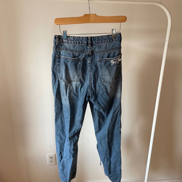 Highly distressed / ripped jeans - Picture 3 of 3